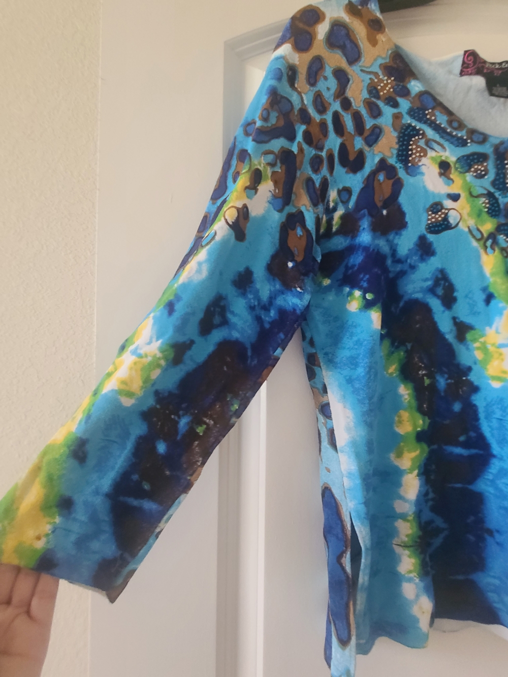 Peck & Peck Blue Tie-Dye Leopard Print Rhinestone V-Neck Long Sleeve Top - Picture 6 of 7
